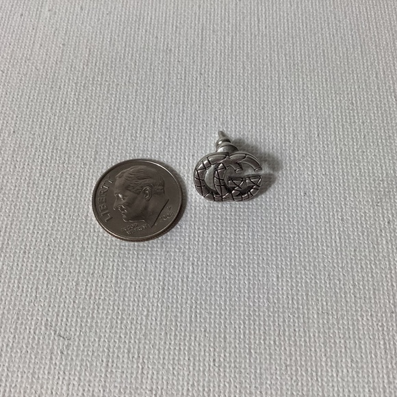 Gucci Retro Silver GG Small Earrings - Picture 3 of 3